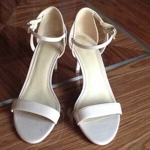 ❤️ Michael 'Michael Kors' Creamy Ivory Strap Heels